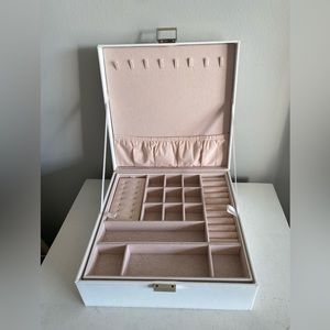 White and pink jewelry box